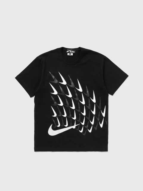 CDG x Nike T-Shirt Curved Swoosh Image