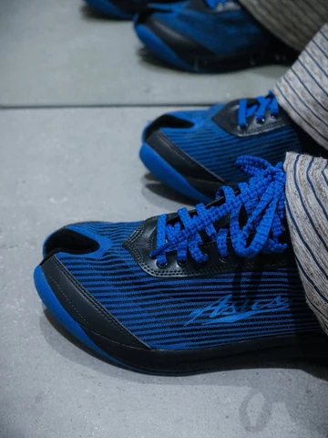 Kiko Kostadinov x Asics ILARGI FF Blue getragen 2