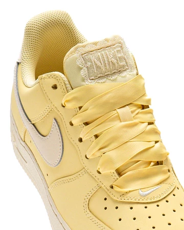 Nike Air Force 1 Retro PRM Ribbon Lace Soft Yellow Detailbild