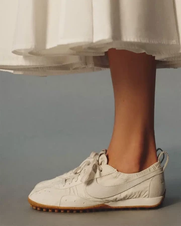 Jacquemus x Nike Moon Shoe SP Soft Pearl Mood getragen