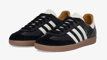 Der JJJJound adidas Samba Core Black von schräg außen