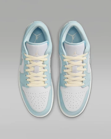 Jordan 1 Low Glacier Blue Summit White Paar von oben