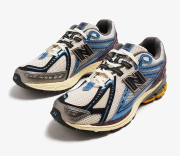 Der New Balance 1906R Blue Moonbeam von schräg vorne