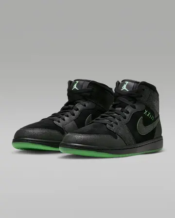 Nike Air Jordan 1 Mid SE Halloween schräg