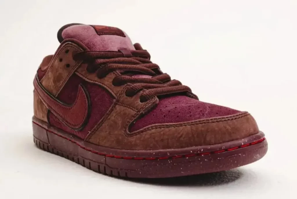 SB Dunk Low City of Love Burgundy Crush FN0619-600 | Dead Stock