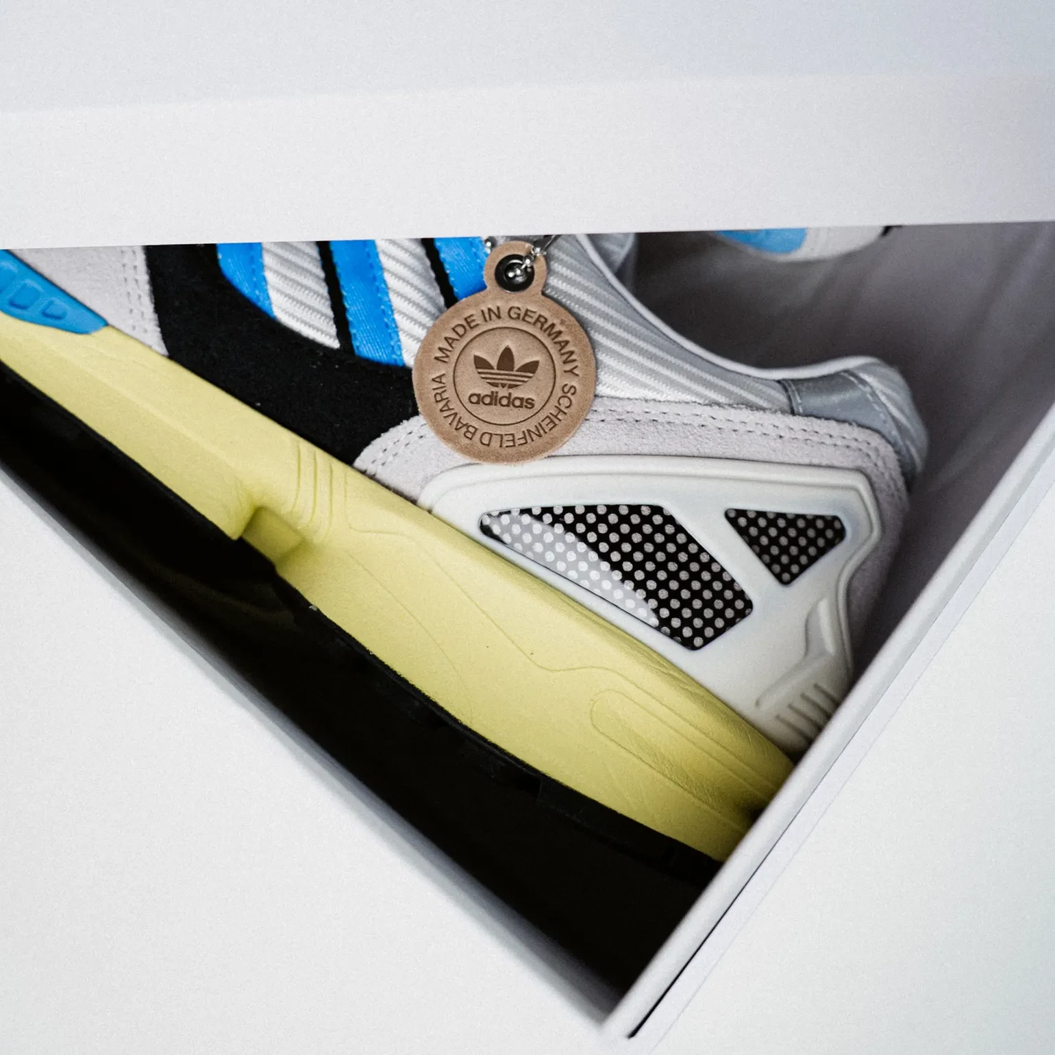 adidas ZX 8000 Made in Germany Lucid Aquamarine JR4609 | Dead Stock