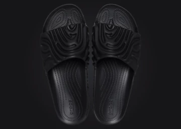 Salehe Bembury Crocs Pollex Slide Sasquatch Paar von oben