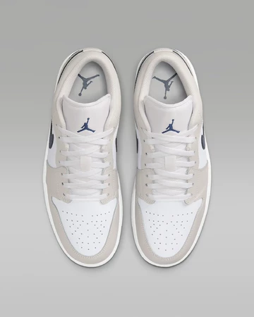 Jordan 1 Low Midnight Navy Neutral Grey Paar von oben