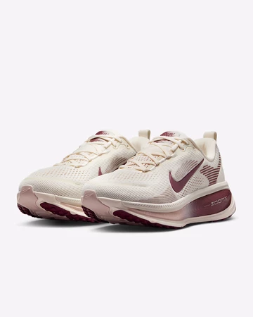 Nike Vomero 18 Pale Ivory Red Sepia Paar seitlich