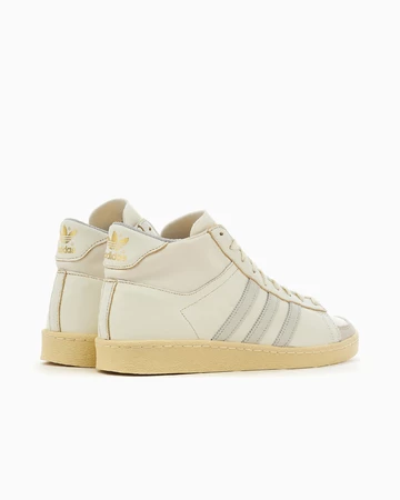 adidas Jabbar Hi Off White Paar schräg von hinten