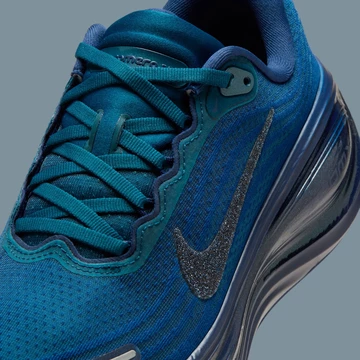 Swarovski x Nike Vomero Plus Blue Force Detailbild