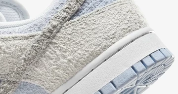 Dunk Low Light Armory Blue Detail Ferse
