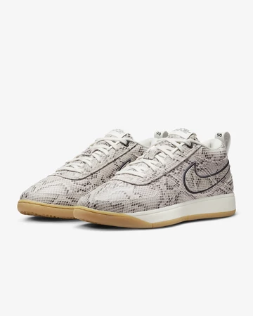 Nike Book 1 Python Paar schräg seitlich