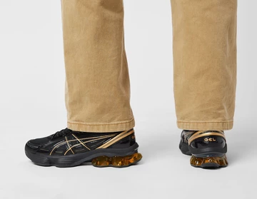 ASICS Gel Kinetic Fluent Black worn