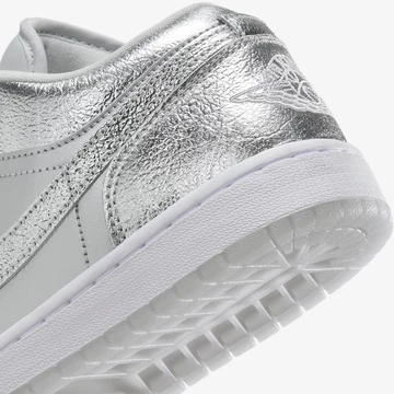 Jordan 1 Low Metallic Silver Detail Ferse