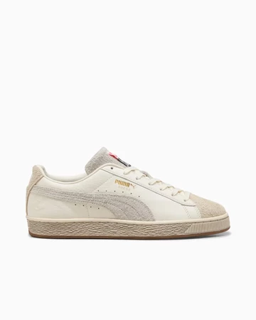 Der weiße Staple Puma Suede von außen