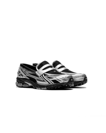 New Balance 1906 Loafer Dark Silver Metallic Paar seitlich