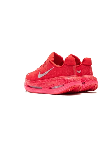 Nike Vomero Premium University Red schräg
