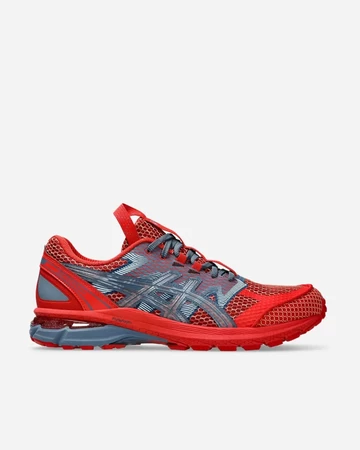Der Kiko Kostadinov ASICS US4-S GEL-Terrain Classic Red von außen