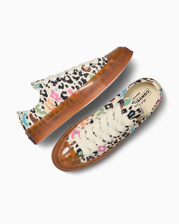 Der GOLF Le FLEUR Converse Chuck 70 Low Digital Leopard Pack in Antique White von oben
