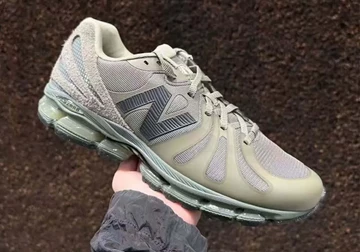 Stone Island x New Balance 1890 Pack schräg