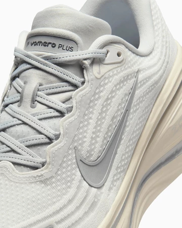Nike Vomero Plus Platinum Tint Details