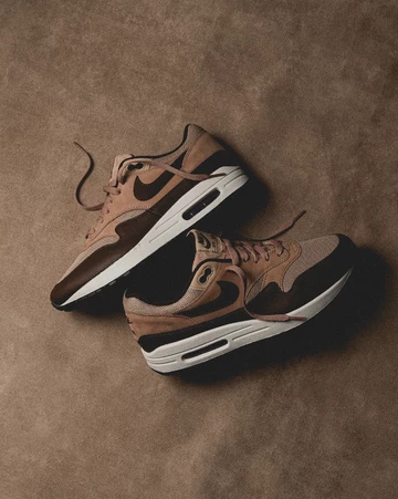 Lookboon Shooting des Air Max 1 Hemp Cacao Wow von oben, das Bild ist von Asphaltgold