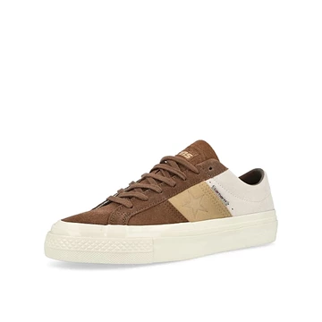 Carhartt WIP Converse CONS Brown & Cream Pack One Star leicht schräg von vorne