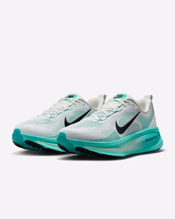 Nike Vomero 18 Dusty Cactus Paar seitlich
