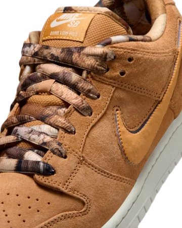 NOTE Manchester x Nike SB Dunk Low Flax Details