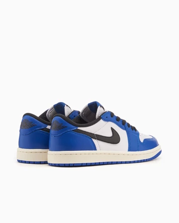 Jordan 1 Low Game Royal paar seitlich von Hinten