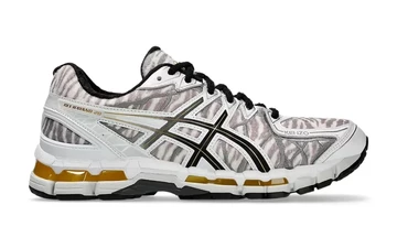 Der KENZO ASICS GEL-Kayano 20 Pack Glacier Grey von außen