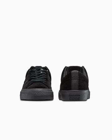 Undefeated x Converse One Star Academy Pro Black vorne und hinten
