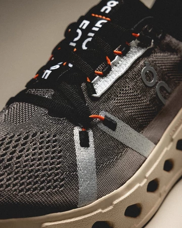 Der On Running Cloudeclipse Fade fotografiert von Asphaltgold