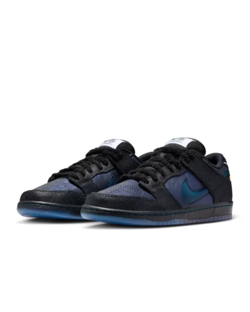 Bluetile x Nike SB Dunk Low Pitch Blue Paar seitlich