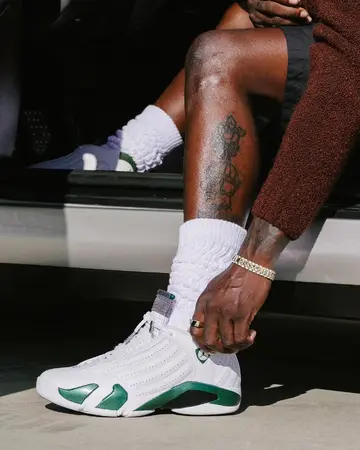 Nike Air Jordan 14 Forest Green am Model