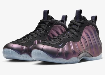 Nike Air Foamposite One Eggplant schräg von außen