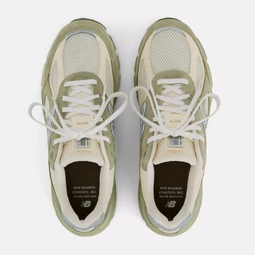 New Balance 990v4 Made in USA Olive Leaf Paar oben