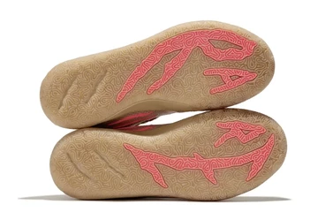 LaMelo Ball Puma MB.03 Chinese New Year Paar von unten seitlich