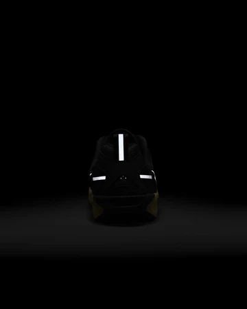 Nike JAM Electric Black im dunkeln