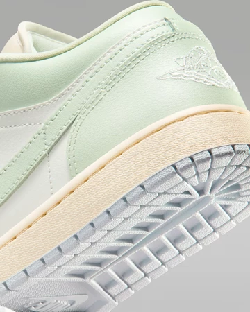 Air Jordan 1 Low Jade Aura Ferse Details