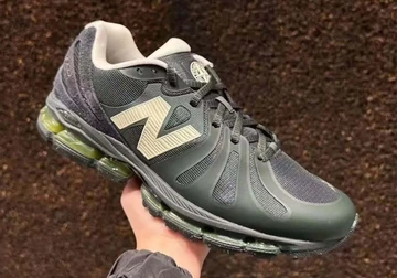 Stone Island x New Balance 1890 Pack schräg