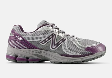 Die Außenseite des New Balance 860V2 Grey Purple
