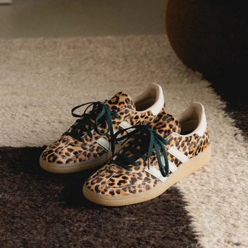 adidas Ivory Leopard Pack schräg