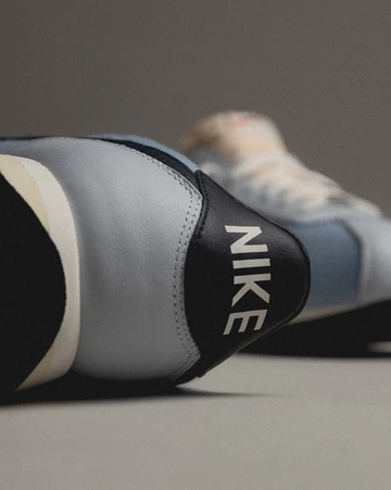 Nike Cortez Blue Denim Twill Lokkbook Detail von Hinten