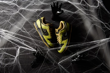 Dunk Low Retro QS Halloween mit Spinnenweben