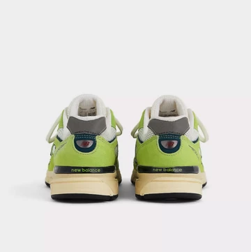 New Balance 990v4 Hi-Lite Paar von hinten