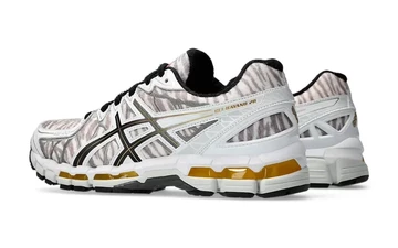 Der Kenzo x Asics Pack Glacier Grey Sneaker von hinten