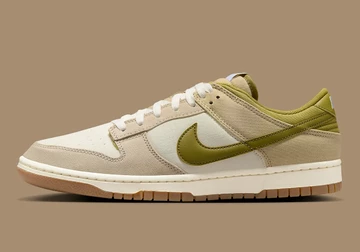 Nike Dunk Low Since 72 auf braunem Hitergrund Innenseite