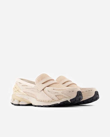 New Balance 1906L Bisque schräg